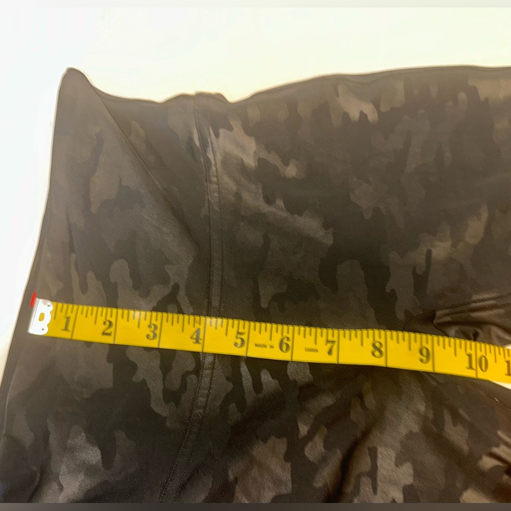 Spanx Faux Leather Leggings Black Camo Women’s Size Small Mid-Rise Skinny Slim - Picture 9 of 9